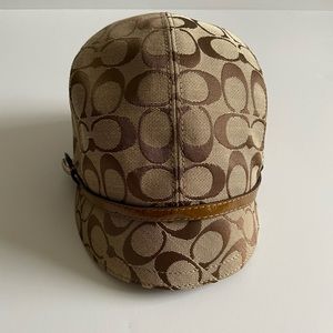 Coach signature hat 🧢👒 Size P/S